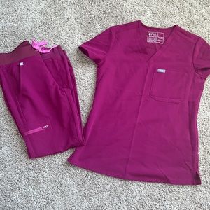 FIGS SCRUBS -Dark Magenta